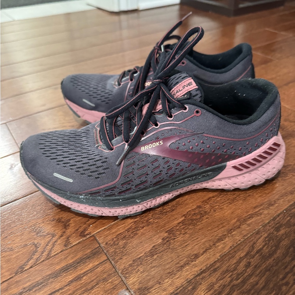 Brooks Adrenalin women’s gym shoe
